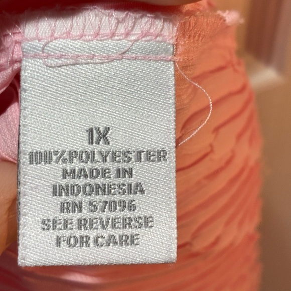 Dressbarn Pink Pleated Short Sleeve Button-Up Top - Size 1X - Picture 9 of 9